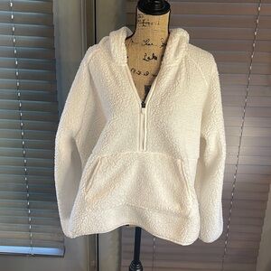 Ladies fleece pullover.